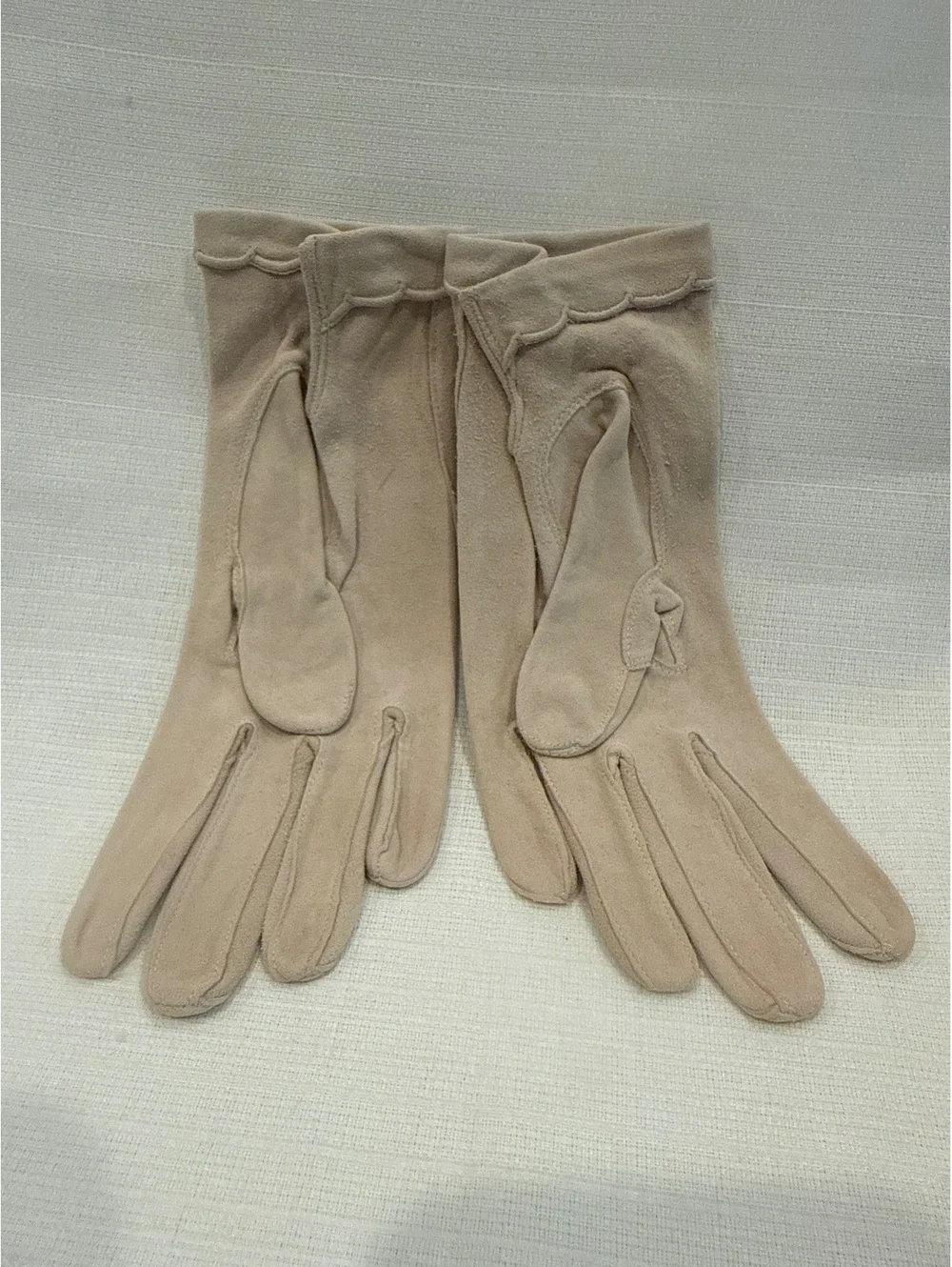 Vintage Kislav Beige Suede Gloves with Embroidered Detail